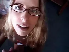 아마추어 클리브랜드홉킨스인터내셔널 Browns 팬을 자매 머리에 있는 슬로우 모션 얼굴