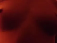 금발의 아내와 그녀의 애인