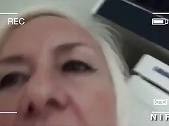 성숙한 쿠거에서 센터를 망 및 facialized