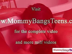 smalltitted 십 대 몸집이 작은 퓨마 쓰리