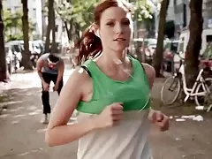 카트린 헤스-leicht huepfende titten 헨 joggen