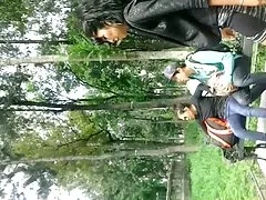 madura도 데 체 en minifalda