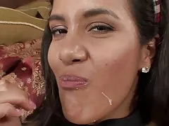 더러운 작은 여 고생 깨어나면가 일부 하드 거 시기를 얻을