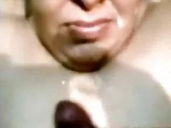 인도 세상은 달라진 것 없이 여전히 돌아 러시아 하이틴과 우등에 얼굴