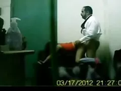 실제 목사 Alvaro Gamez 잡이 망가져 가는 자신의 두 proteges