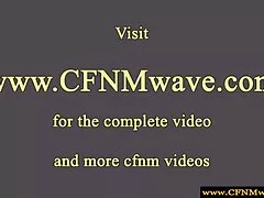 Cfnm 섹시한중년여성 남성 그룹이 느끼는 사람은 발가벗은