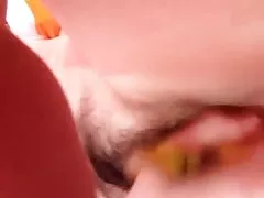 아시아 하이틴 Masturbates with a banana