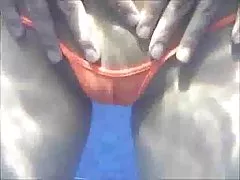 Softcore 아시아 틴 수중 비키니는 구개 애타게