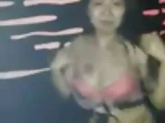 말레이시아 중국인 여인은 거의 더스트립