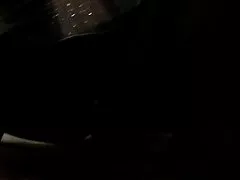 타이 망에서의 발뒤꿈치 부분이 뚫린 것