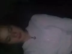 그 때 cums 그녀 그것을 밖으로 시도하십시오