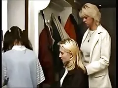 볼 기를 놓치지 열심히 흔든 다!