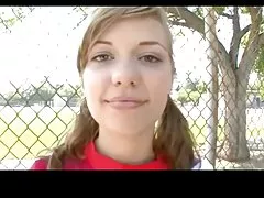 젊은 청소년을 사랑하사 그의 꼬