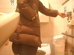 공공 화장실 성숙한 엄마