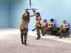 여왕 란제리 (브래지어와 풀백 pantys) 흔든 다