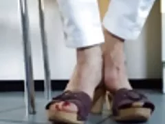 테이블 아래 세계