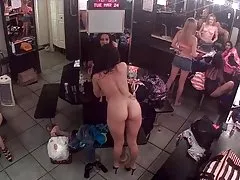 스 트리 퍼 머리와 화장을 하 고