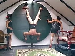 esclavo azotado en 라 rueda