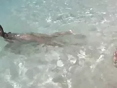 해변에서 한 번