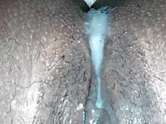 아내의 보지 물이 뚝뚝 떨어지는 사정