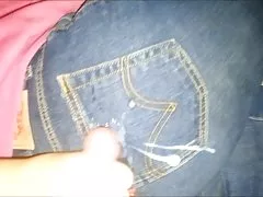 그녀의 levis 엉덩이에 나 자 위 하는 아내