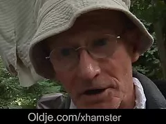 2 노숙자 oldmen 섹스 흥분 작은 숲에서