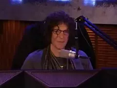 하 워드 선미 쇼에 작은 루피