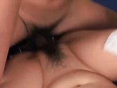 Petite 아시아옵니다 그녀의 가슴에 빨 젊은 장식 못