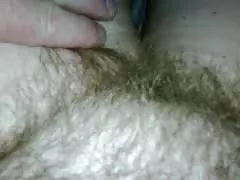 게 잡아 당기 장 pubic 로서 식물체에 흰털이 배게 나있이 그녀의 다리를습니다.