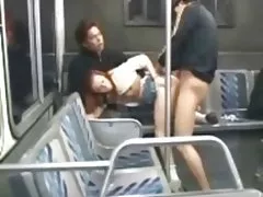 Redhead 소녀 버스를 유혹