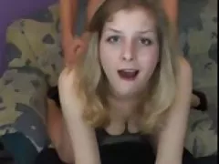 놀라운 금발의 큰 본문