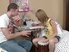 뜨거운 하이 틴 빌어 먹을 봉고 쾅이 있다!