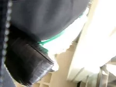 bbw 직장에서 그녀의 검은 팬티를 보여줍니다.