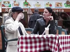 오래 된 고 젊은.