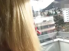 블루 아이드 아름다움: 공용 발코니 감히-정액 가슴에