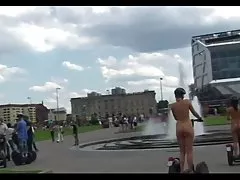 린다와 함께 도시를 산책