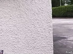 bbw 관광 포착 하 고 공중 화장실에서 섹스