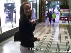 나쁜 중지-꽤 공중 화장실에서 빌어 먹을 갈색 머리