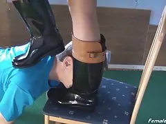 부팅 여자 노예