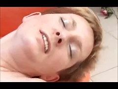 목수 Fucks 는 조립의 할머니