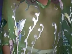 뜨거운 금발에서 스타킹,팬티와 높은 발뒤꿈치 부분이 뚫린 것